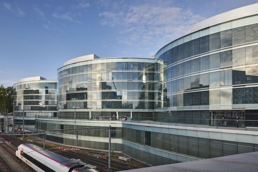 fuego light Puertas and fuego light Ventanas - Maison de la Paix, Ginebra located in Geneva, Suiza