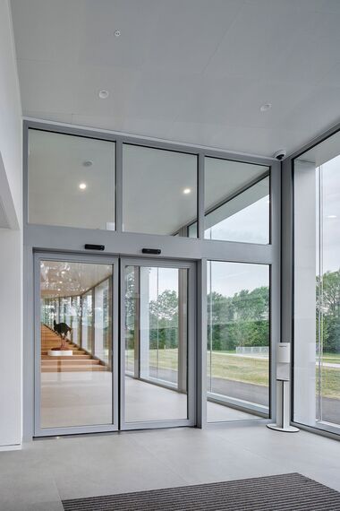 thermfix vario Fachadas, fuego light Puertas, fuego light Sistemas de correderas and unico Puertas - ECAvenir, Lausanne located in Lausanne, Suiza