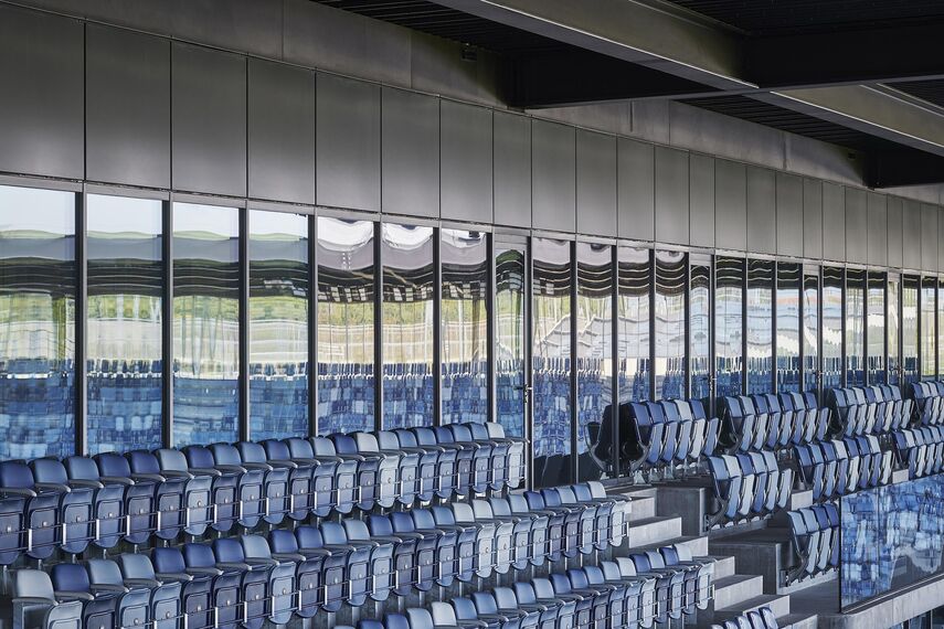 thermfix vario Fachadas, fuego light Ventanas, unico Puertas, fuego light Puertas and unico Ventanas - La Tuilière football stadium, Lausanne located in Lausanne, Suiza