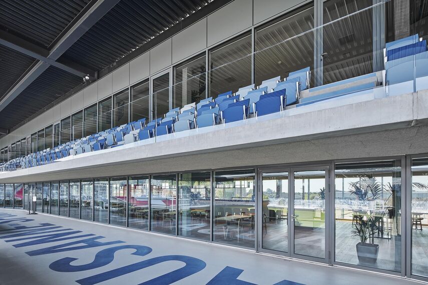 thermfix vario Fachadas, fuego light Ventanas, unico Puertas, fuego light Puertas and unico Ventanas - La Tuilière football stadium, Lausanne located in Lausanne, Suiza