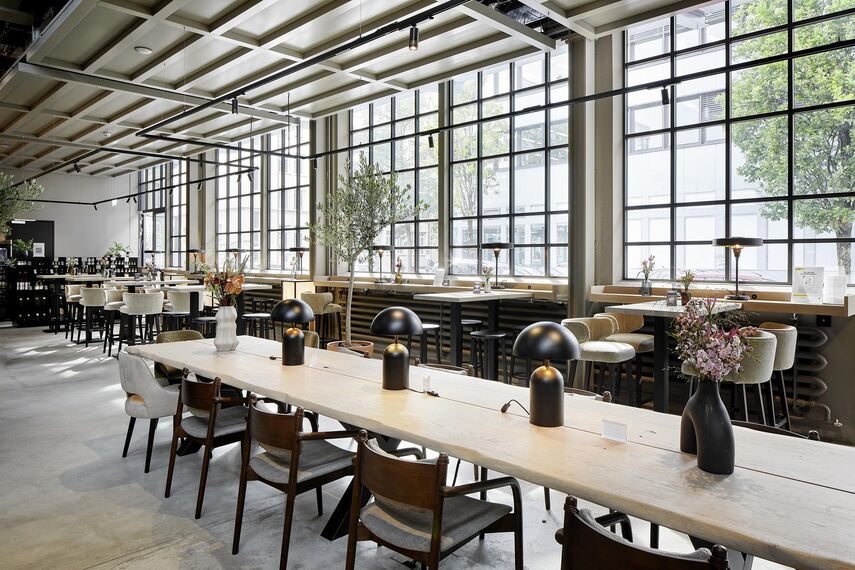 unico xs Ventanas and unico Puertas - Conversión de una antigua nave industrial, Zug located in Zug, Suiza