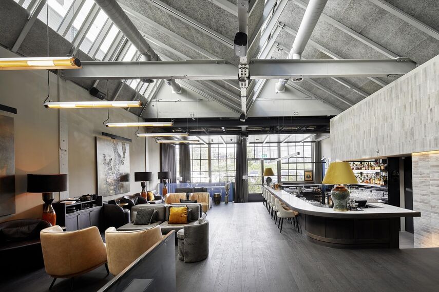 unico xs Ventanas and unico Puertas - Conversión de una antigua nave industrial, Zug located in Zug, Suiza