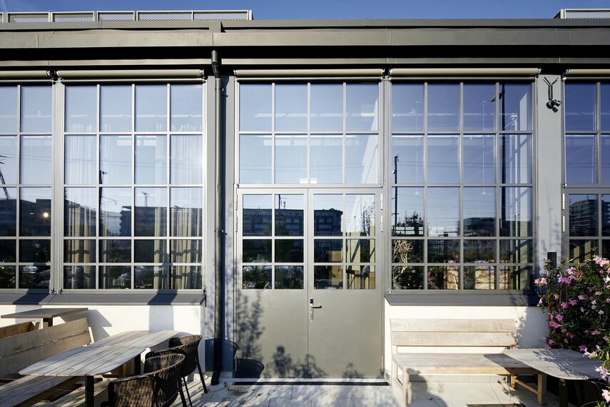 unico xs Ventanas and unico Puertas - Conversión de una antigua nave industrial, Zug located in Zug, Suiza