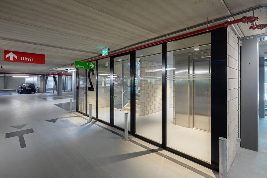 presto 50 Puertas, presto 50 Ventanas, unico xs Ventanas and thermfix vario Fachadas - Fenix I, Rotterdam located in Rotterdam, los Países Bajos