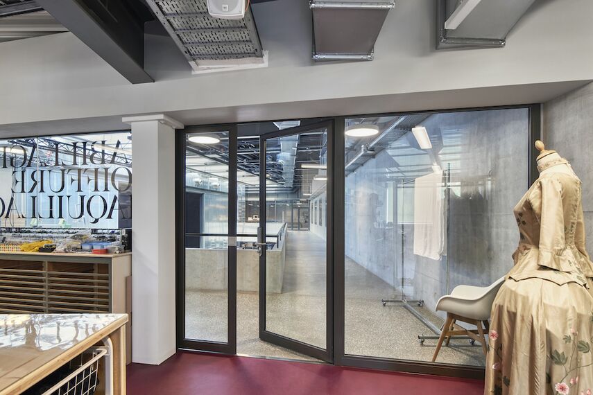 unico Ventanas, unico Puertas, fuego light Puertas, fuego light Ventanas, presto 50 Ventanas and presto 50 Puertas - Théâtre de Carouge and Salle des Fêtes located in Carouge, Suiza