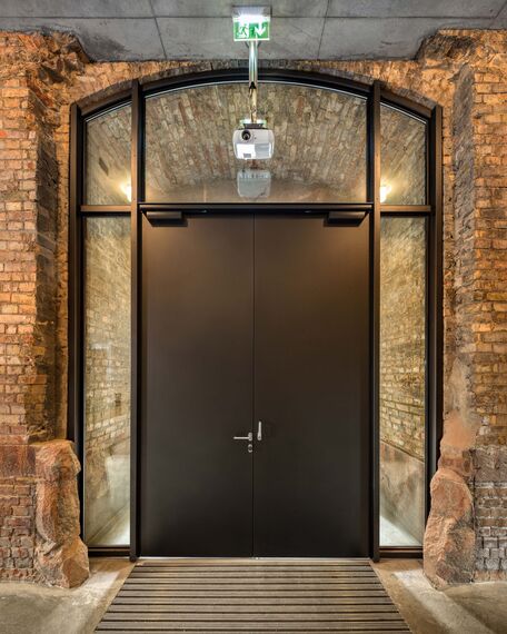 unico Ventanas, unico Puertas, presto 50 Puertas and fuego light Puertas - Trinitatiskirche, Dresden located in Dresden, Alemania