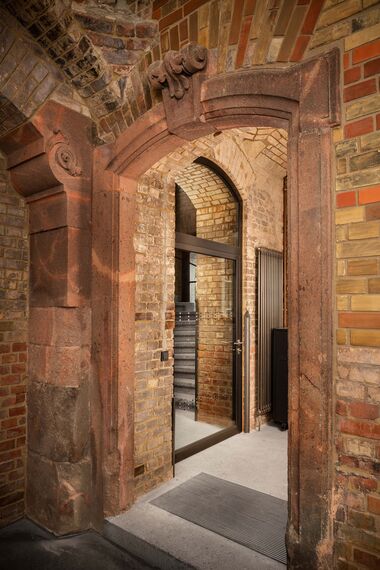 unico Ventanas, unico Puertas, presto 50 Puertas and fuego light Puertas - Trinitatiskirche, Dresden located in Dresden, Alemania