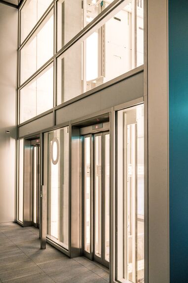 thermfix vario Fachadas, fuego light Puertas, unico Puertas and presto 50 Puertas - The Circle, Zurich located in Zürich, Suiza