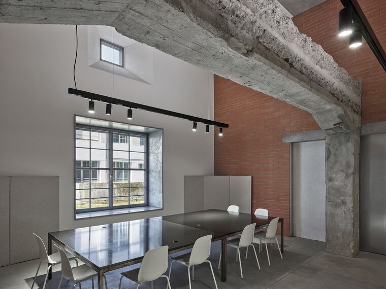 unico Puertas and unico xs Ventanas - Conversión del edificio Papieri en Cham located in Cham, Suiza