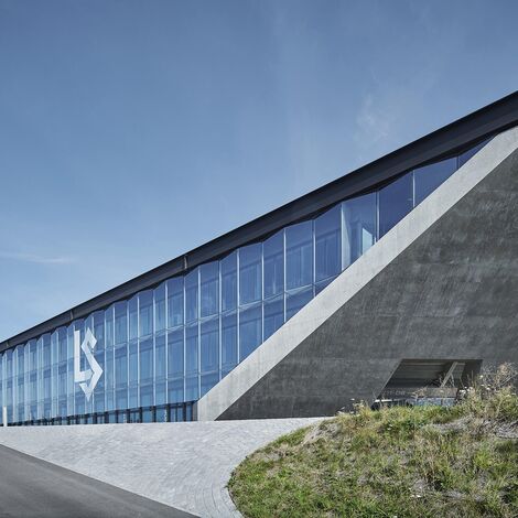 thermfix vario Fachadas, fuego light Ventanas, unico Puertas, fuego light Puertas and unico Ventanas - La Tuilière football stadium, Lausanne located in Lausanne, Suiza