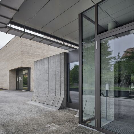 unico Ventanas, unico Puertas, fuego light Puertas, fuego light Ventanas, presto 50 Ventanas and presto 50 Puertas - Théâtre de Carouge and Salle des Fêtes located in Carouge, Suiza