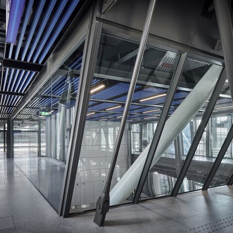 fuego light Puertas, fuego light Sistemas de correderas and thermfix light Fachadas - Terminal del aeropuerto, Ginebra located in Geneva, Suiza
