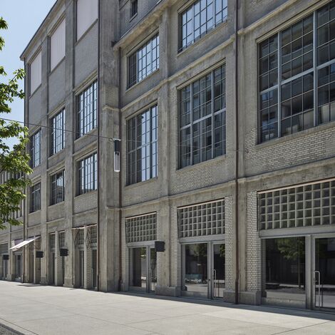 unico Puertas and unico xs Ventanas - Conversión del edificio Papieri en Cham located in Cham, Suiza
