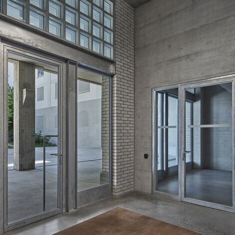 unico Puertas and unico xs Ventanas - Conversión del edificio Papieri en Cham located in Cham, Suiza