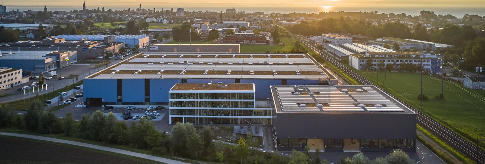 unico Ventanas, fuego light Puertas, thermfix vario Fachadas, unico Puertas, fuego light Sistemas de correderas, unico Sistemas de correderas and presto xs Puertas - Forster Campus, Romanshorn located in Romanshorn, Suiza