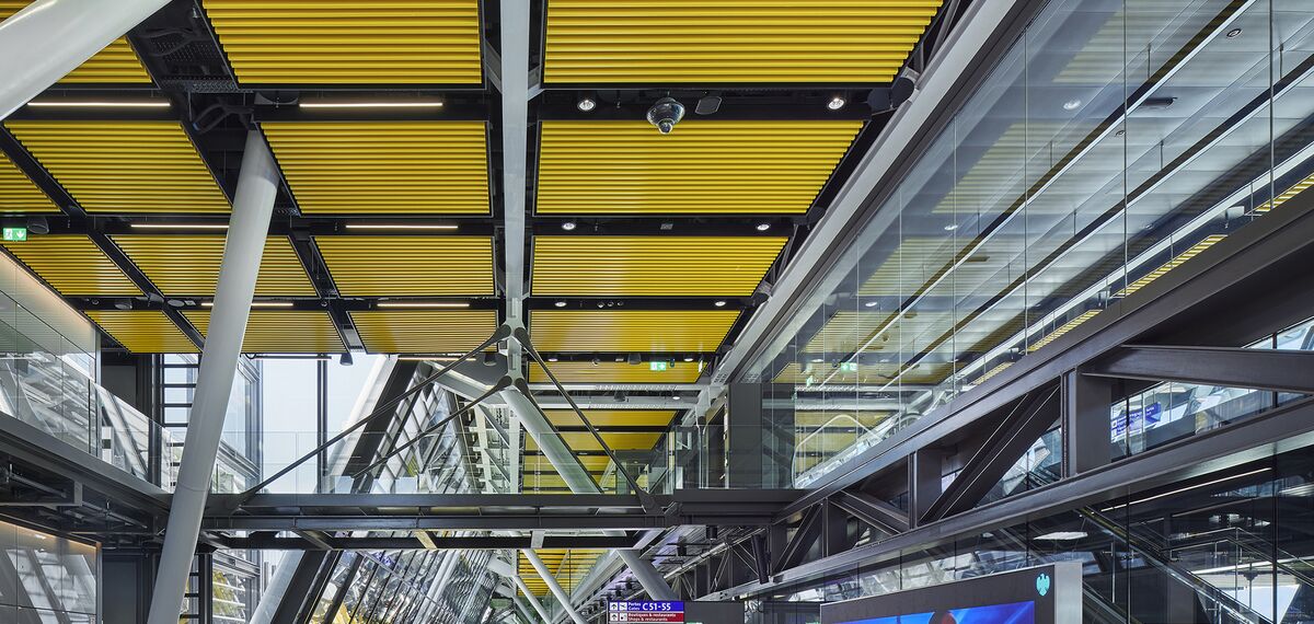 fuego light Puertas, fuego light Sistemas de correderas and thermfix light Fachadas - Terminal del aeropuerto, Ginebra located in Geneva, Suiza