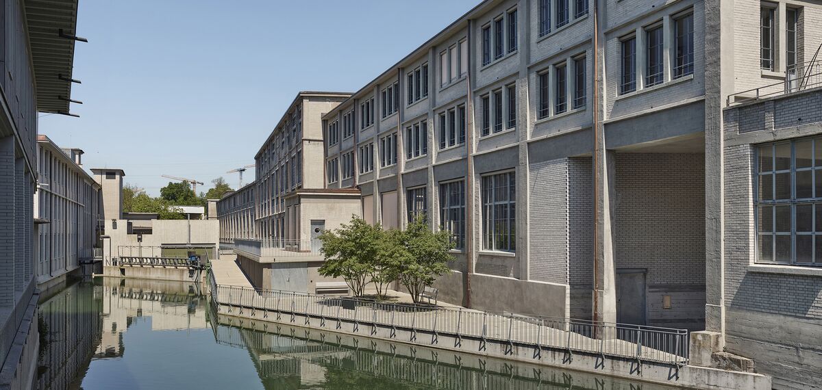 unico Puertas and unico xs Ventanas - Conversión del edificio Papieri en Cham located in Cham, Suiza