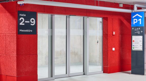 fuego light Sistemas de correderas, fuego light Puertas and unico Puertas - St. Galler Kantonalbank Hall located in St. Gallen, Suiza