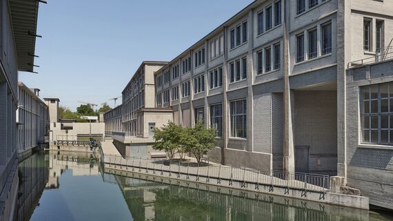 unico Puertas and unico xs Ventanas - Conversión del edificio Papieri en Cham located in Cham, Suiza